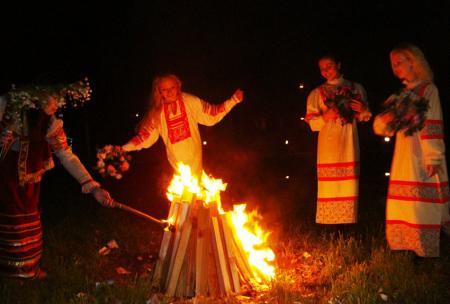 Как раньше проходили народные праздники и гулянья сочинение